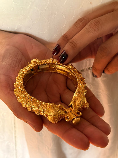 ROYAL ELEPHANT HANDCUFF GOLD PLATED