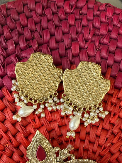Whisper Pearl earrings