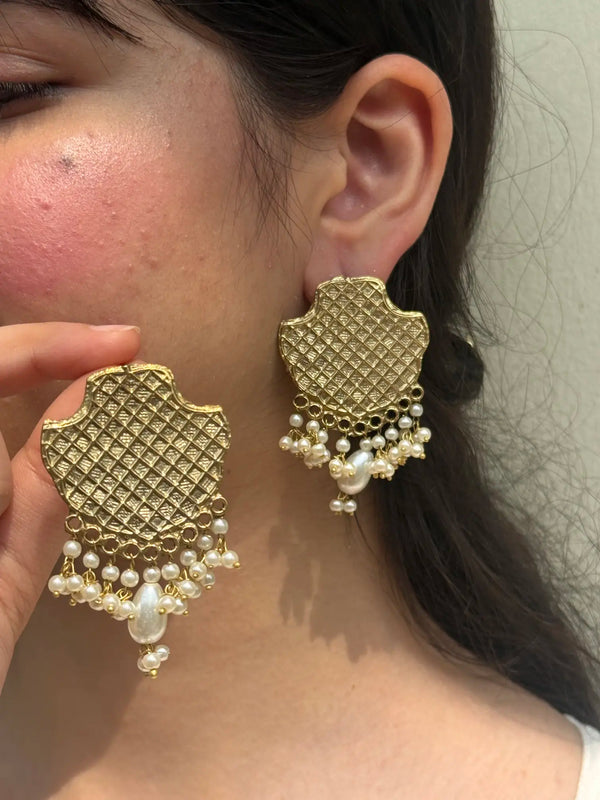 Whisper Pearl earrings