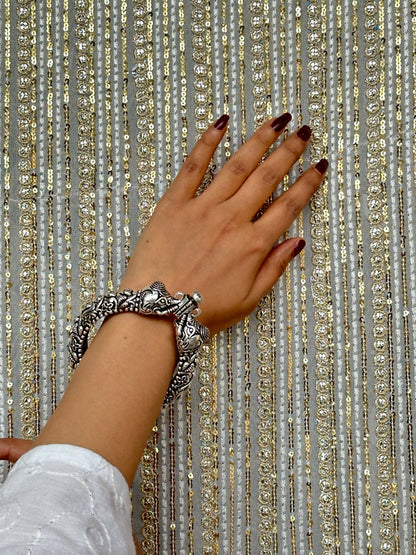 Royal elephant handcuff