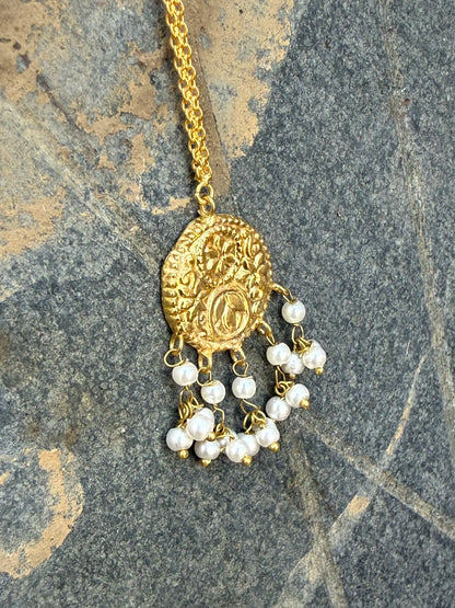 Maahi chand tikka with antique gold finish