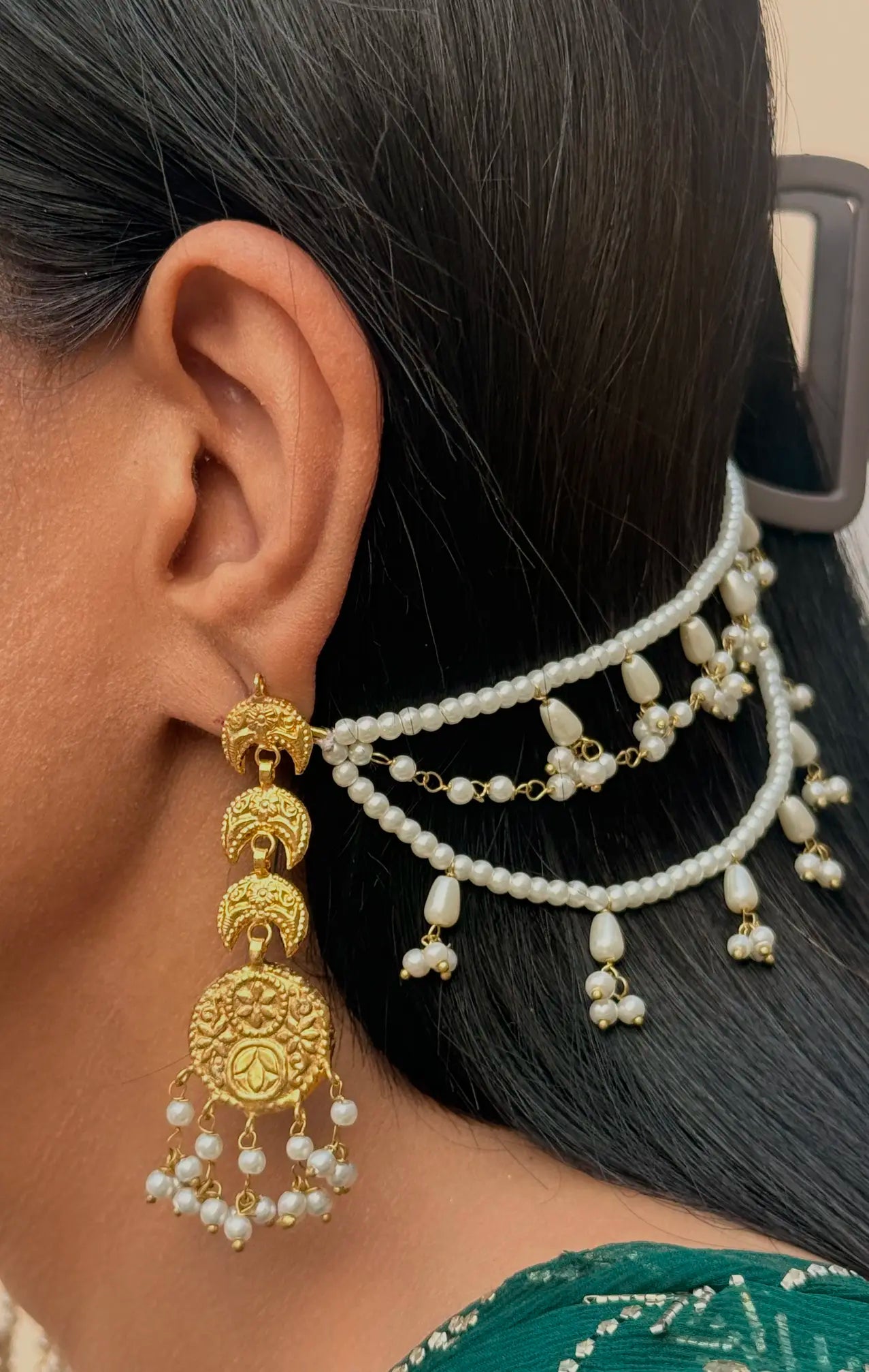 Mahi Chand bridal saharay earrings with traditional Pakistani wedding jewelry design