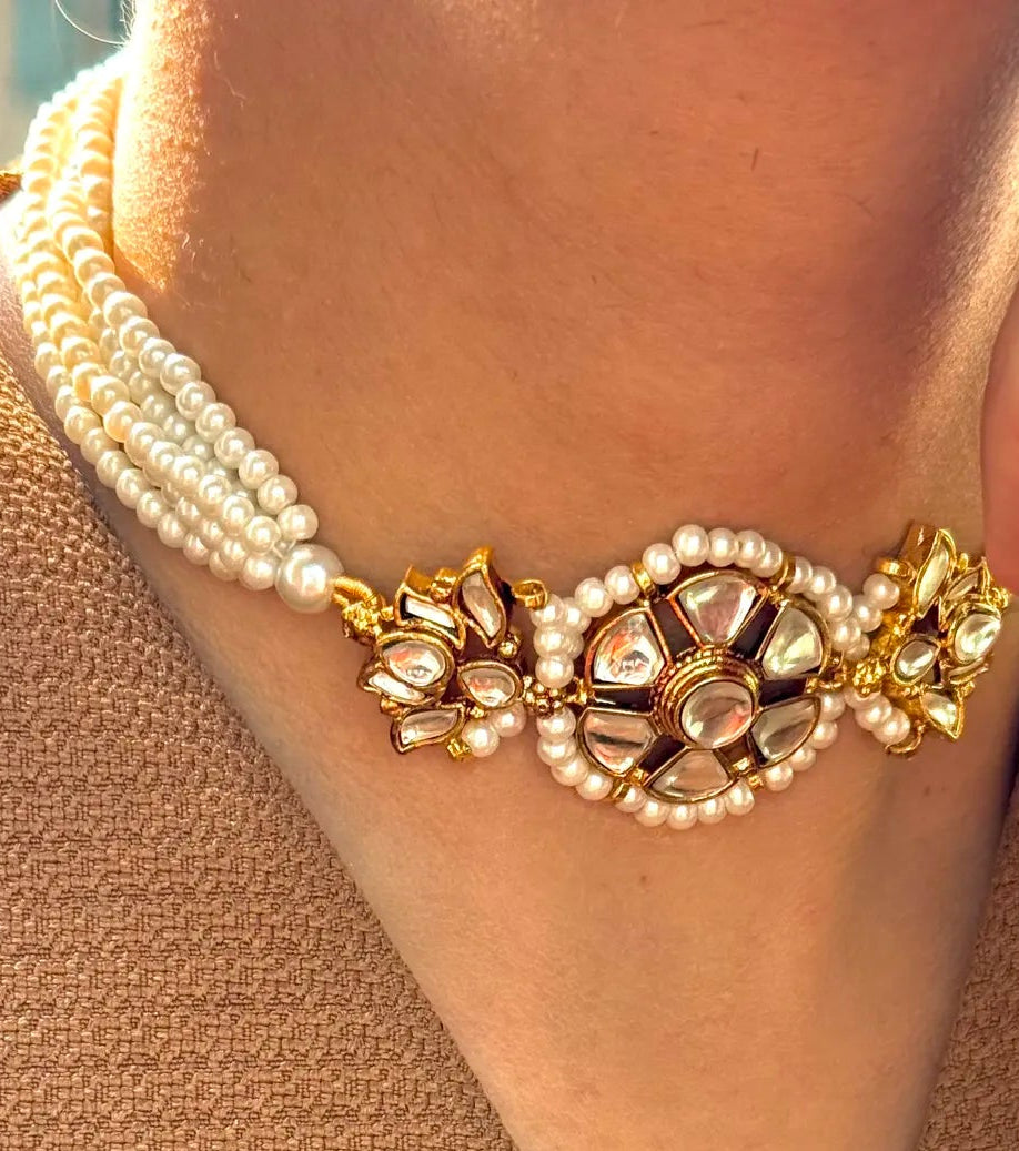 Noore pearl kundan choker detailing