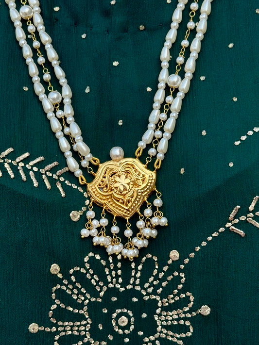 Shaheena bridal pearl mala set with traditional Pakistani jewelry design