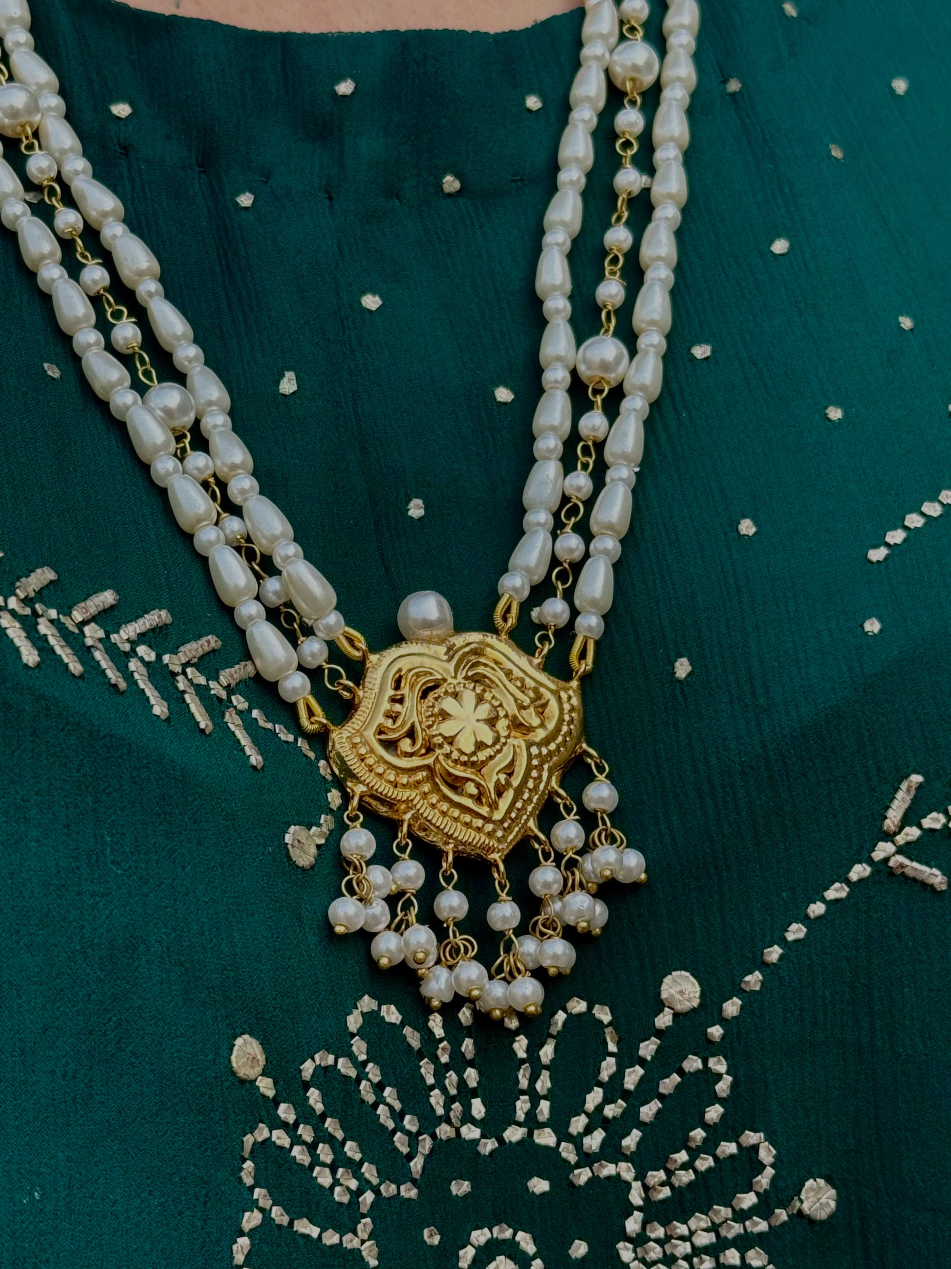 Side view of Shaheena pearl mala set with elegant layered pearl design
