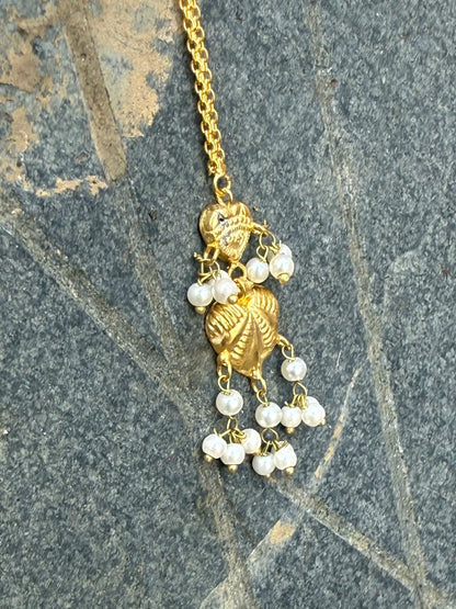 pearl accents and elegant bridal forehead jewelry design